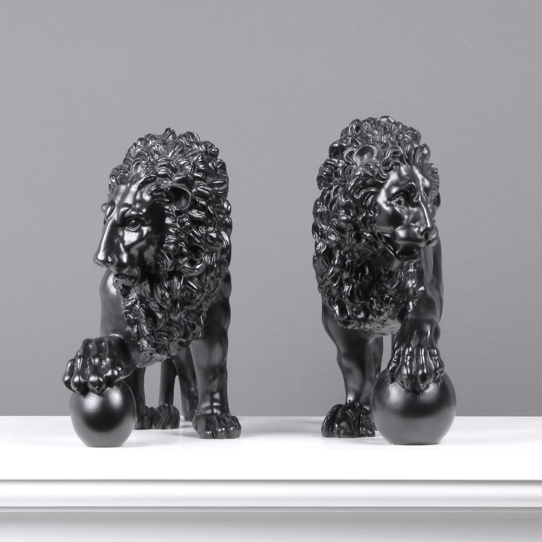 002-black-medici-lions-statue-in-pair-SCRO4401220_1800x1800