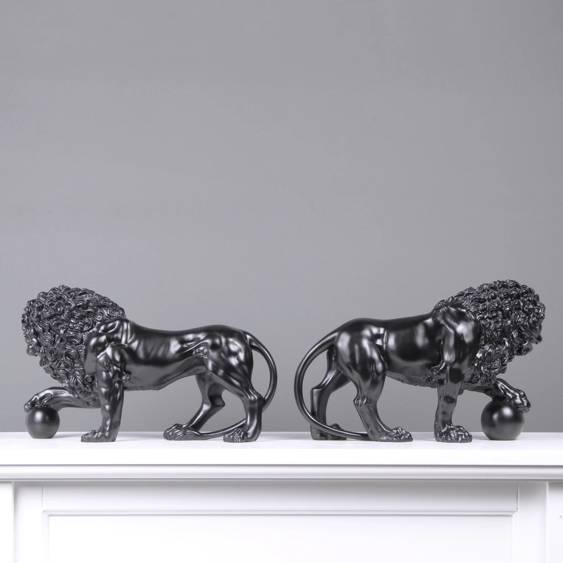 003-black-medici-lions-statue-in-pair-SCRO4401220_1800x1800