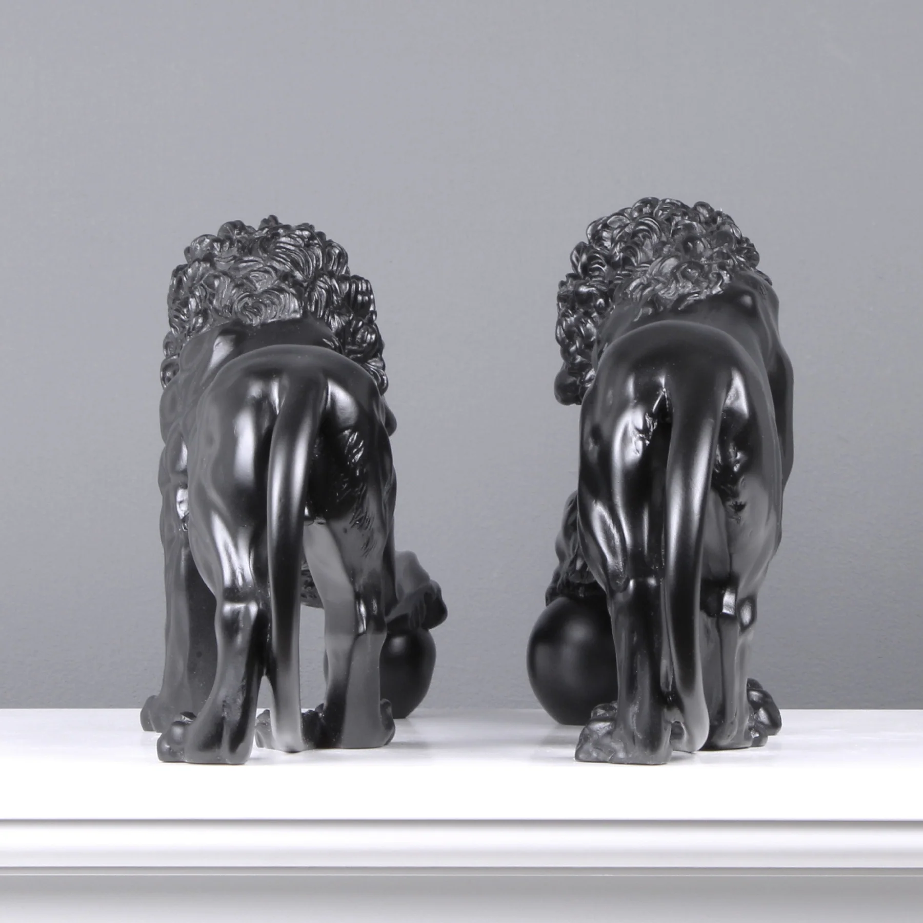 004-black-medici-lions-statue-in-pair-SCRO4401220_1800x1800